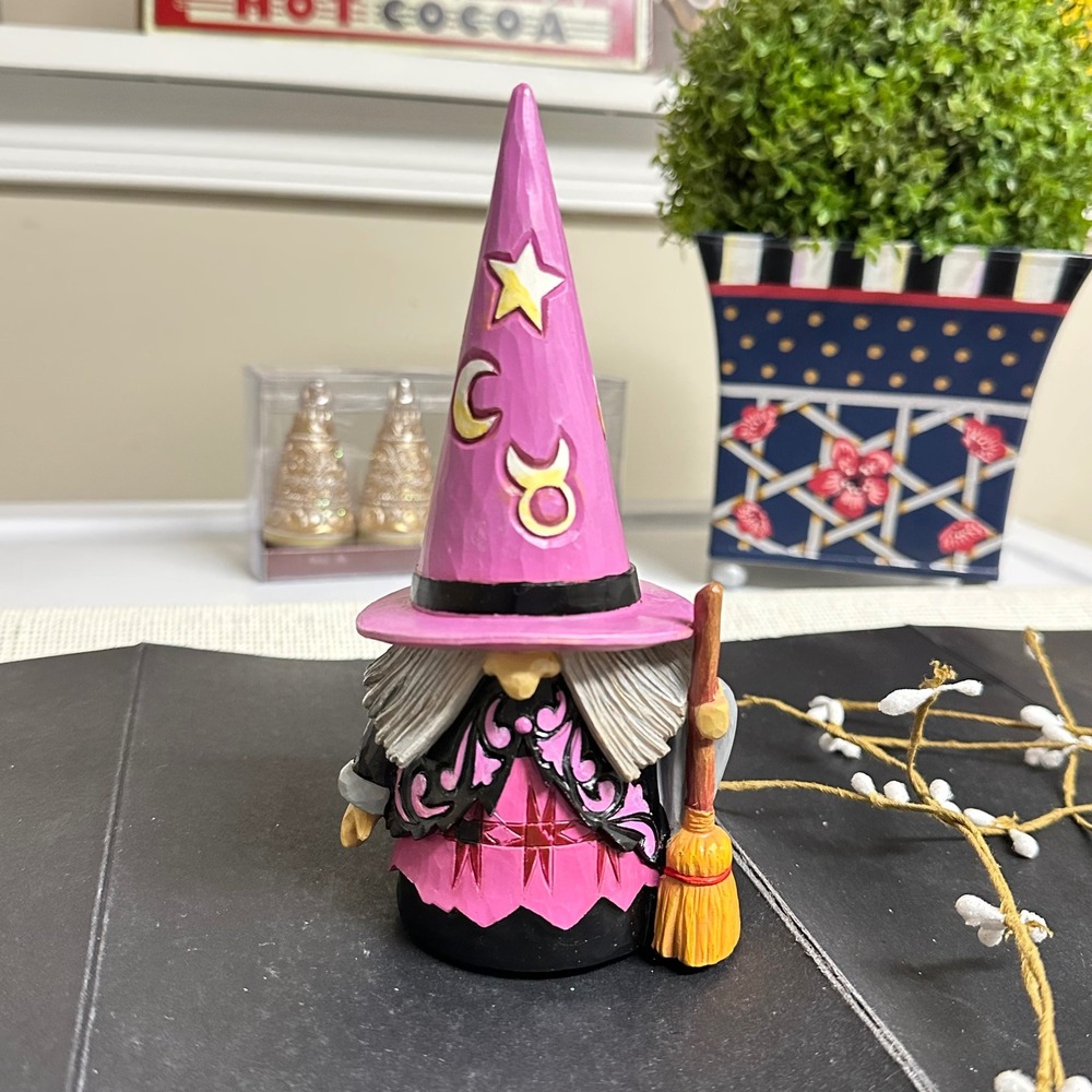 Jim Shore‎ Heartwood Creek "Witch Way Gnome" figurine 2021